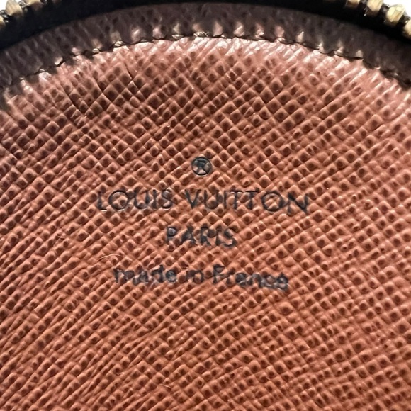 Louis Vuitton Monogram Round Coin Pouch - Picture 4 of 6